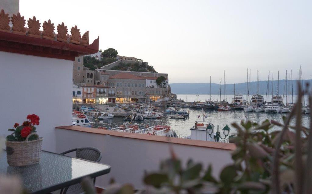 In Hydra Hydra (Saronic Islands)