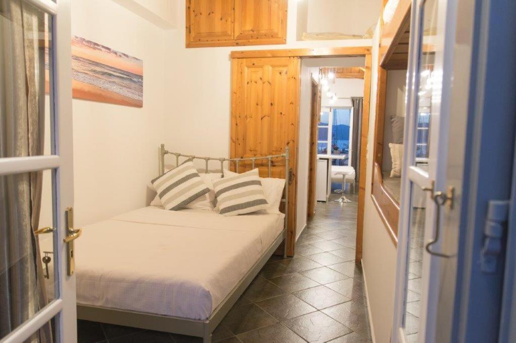 In Hydra Apartment *